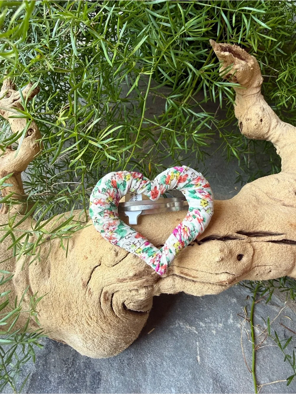 New🌟Anthropologie-Floral Heart Hair Clip - Multicolor Fabric Wrapped Accent